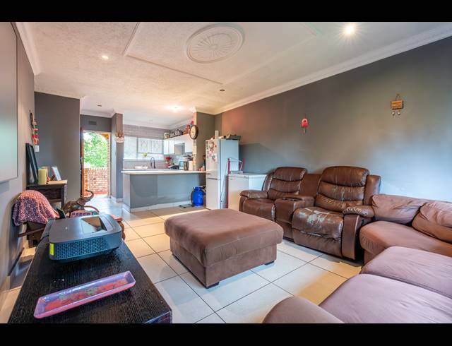 2 BEDROOM APARTMENT FOR SALE IN BUCCLEUCH